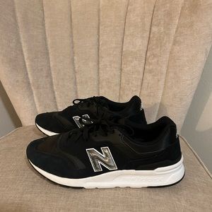 Black New Balance Women’s Sneakers